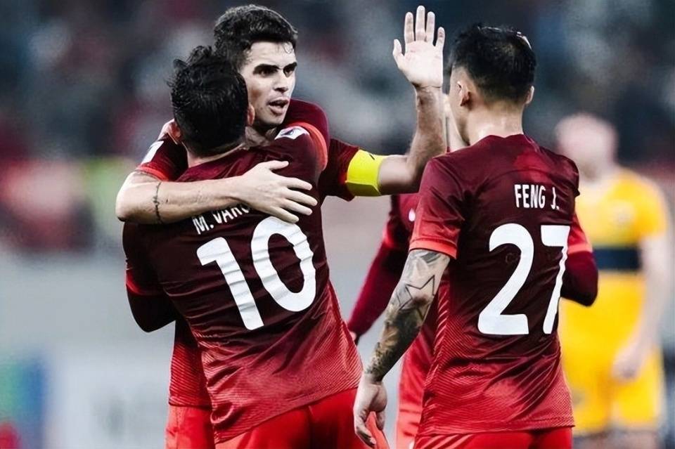 关于亚眠队在比赛中力克对手，取得胜利的信息