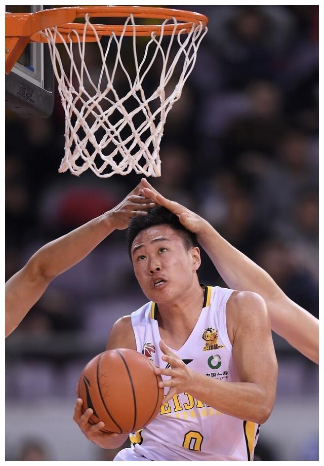 包含深圳队遭遇失利，进攻不力惨遭击败的词条