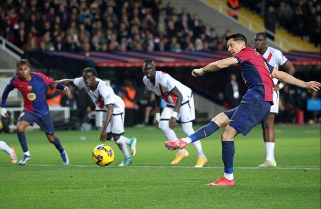 巴萨前锋射门精准,助球队赢得胜利 巴萨前锋射门精准,助球队赢得胜利