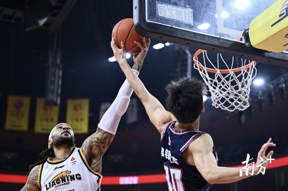 激动人心的CBA比赛，体验篮球魅力