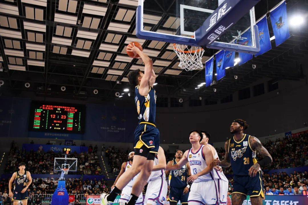 激动人心的CBA比赛，体验篮球魅力