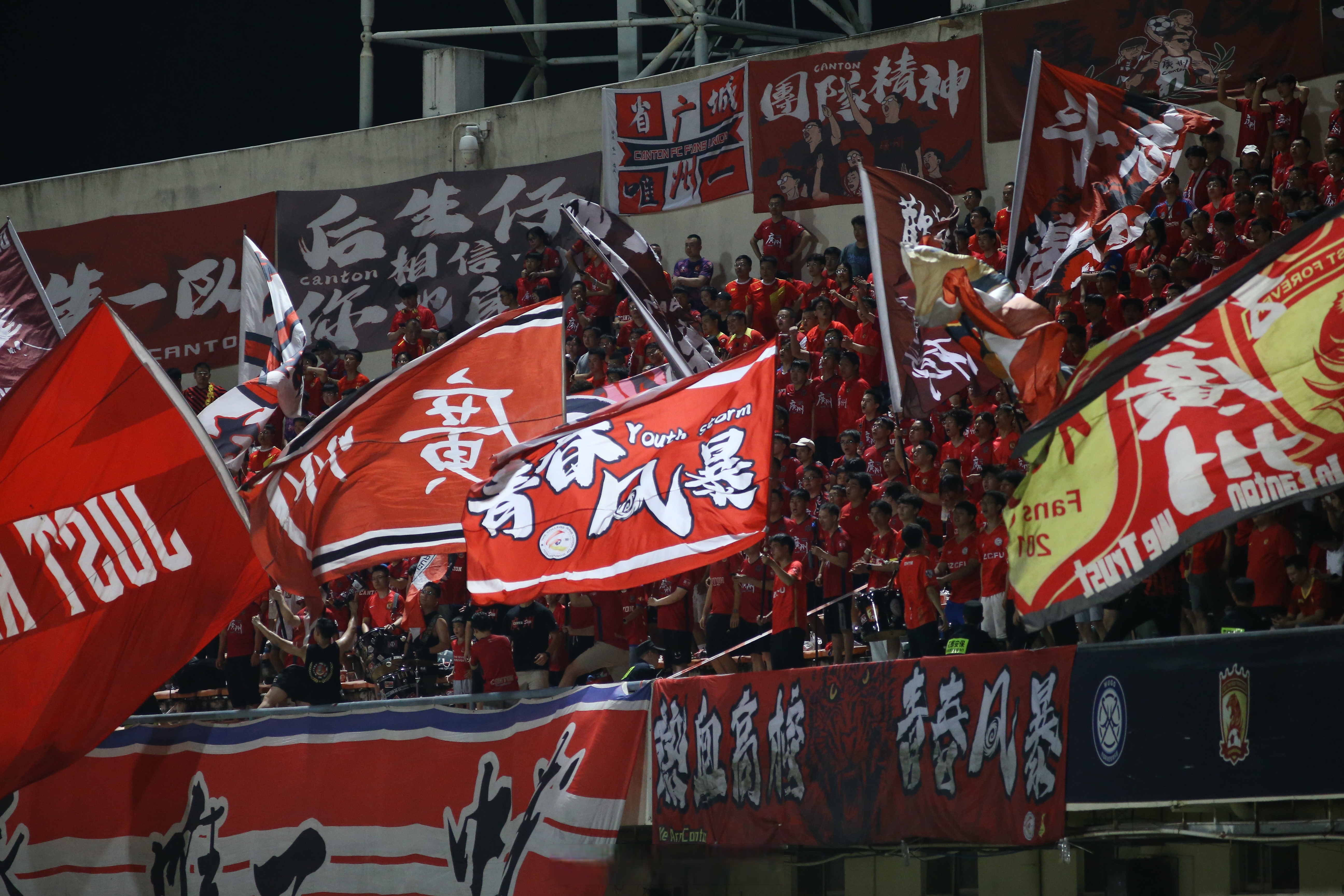 激烈对抗下的胜利,令球队信心大增 激烈对抗下的胜利,令球队信心大增