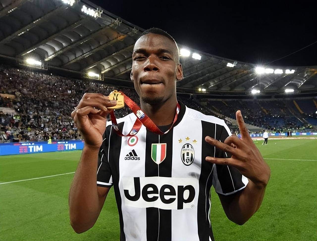 意大利铁卫铁腰激烈拦截，帮助球队稳住场面！