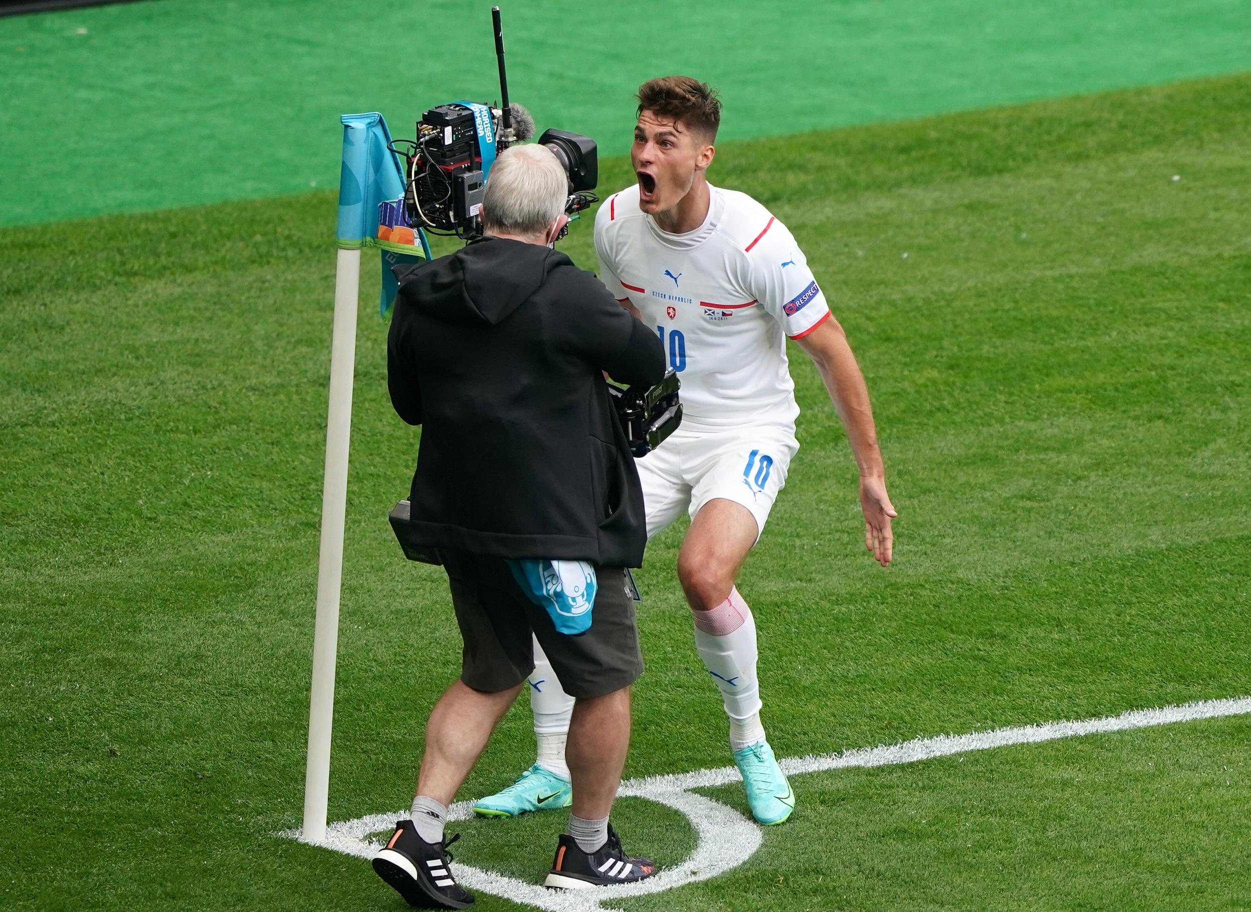 捷克队迎战苏格兰队,争夺胜利的机会 捷克队迎战苏格兰队,争夺胜利的机会