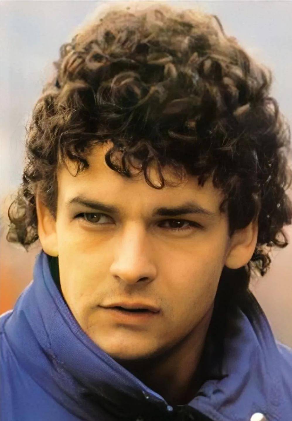 包含足球明星闪亮登场，追随足坛热潮，无人不知无人不晓的词条