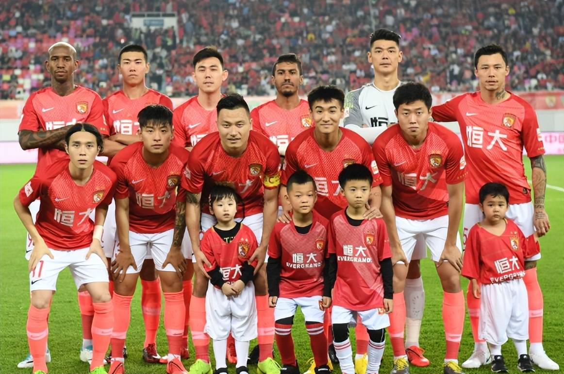 中超联赛中球队间的激烈角逐引人注目