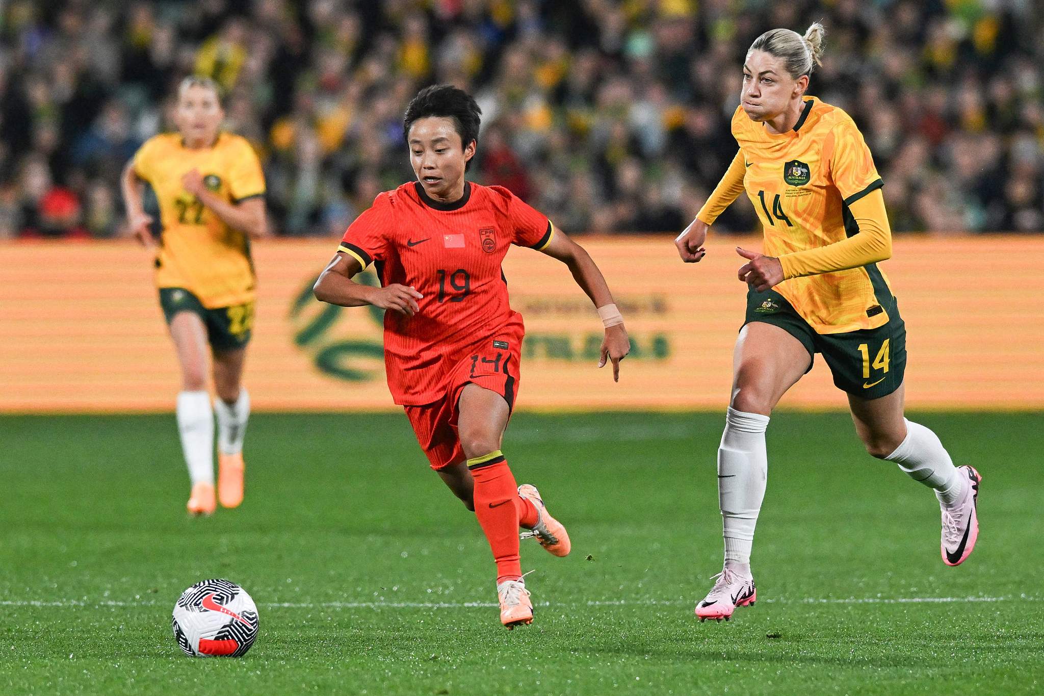 国际足坛瞩目一幕：女足日渐崭露头角勇往直前的简单介绍