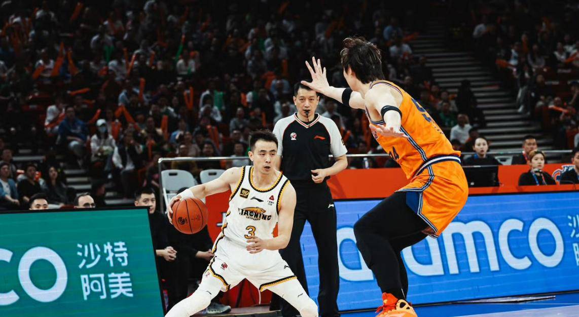 福建队轻取山东队，实力超前