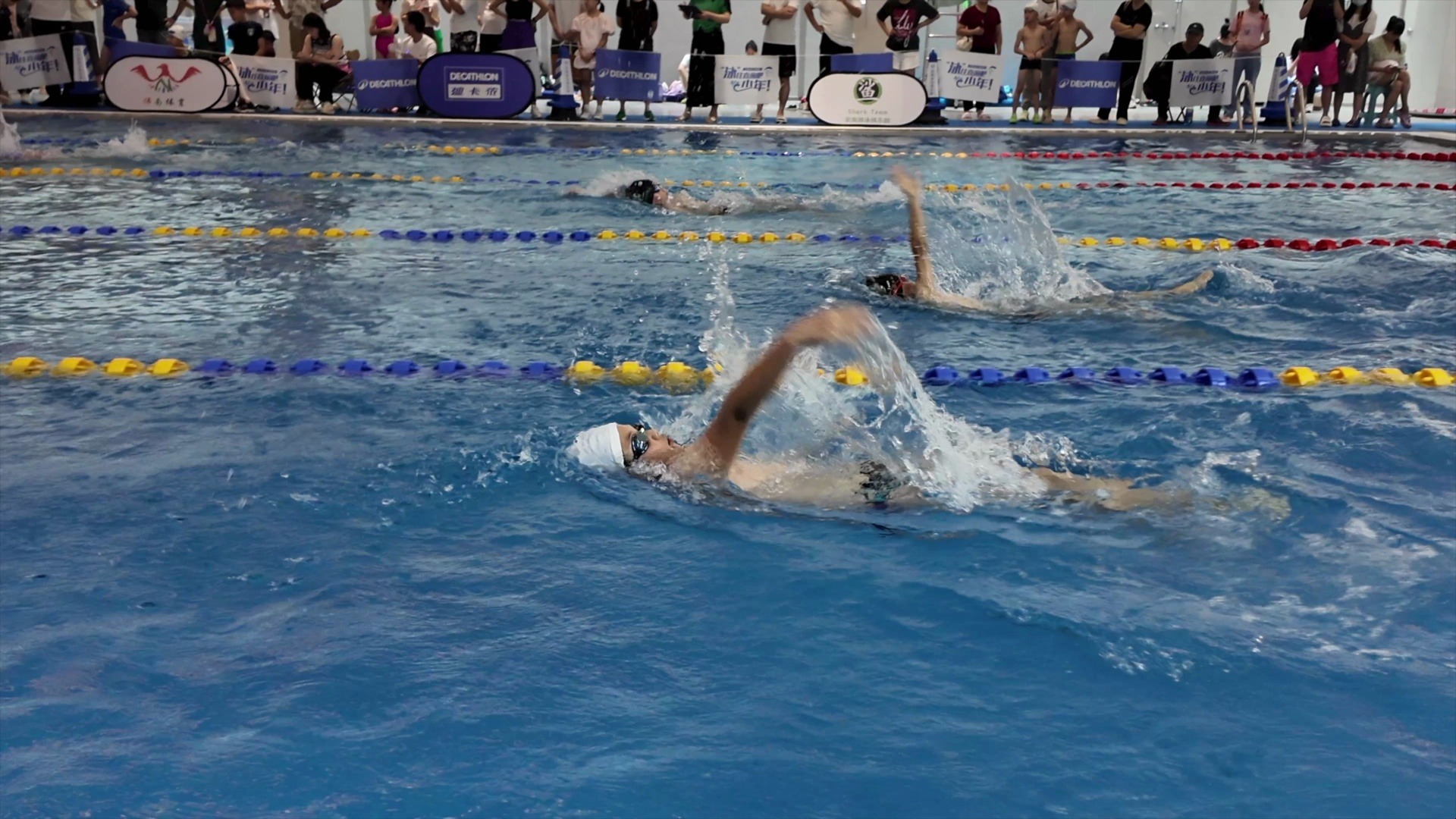 精彩对决!游泳比赛新纪录闪耀赛场的简单介绍 精彩对决!游泳比赛新纪录闪耀赛场的简单介绍