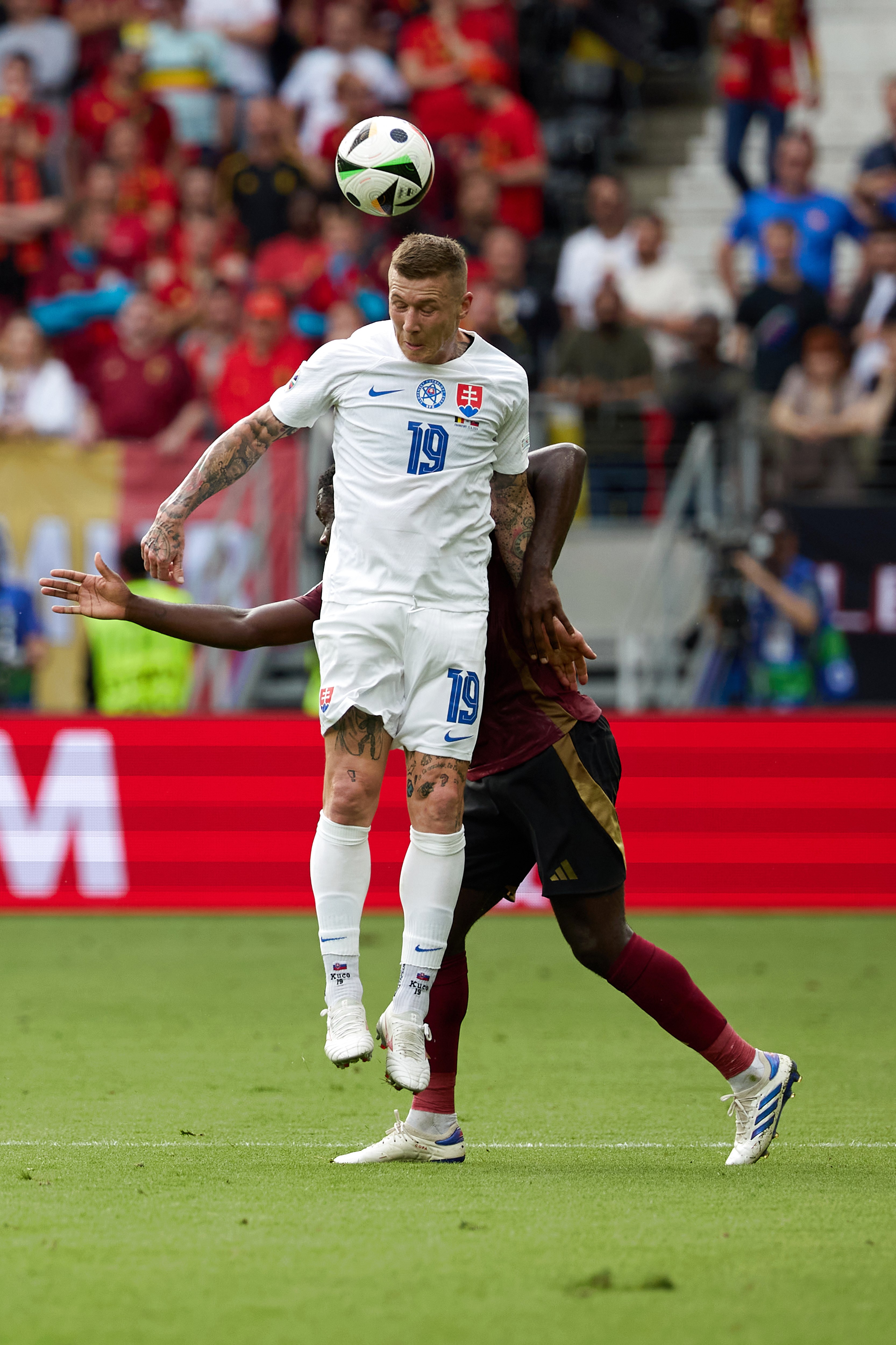 热血对决!欧洲国家队在比赛中奋勇拼搏 热血对决!欧洲国家队在比赛中奋勇拼搏