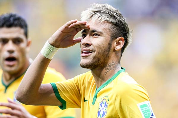 内马尔独中两元，带领球队赢得重要胜利的简单介绍