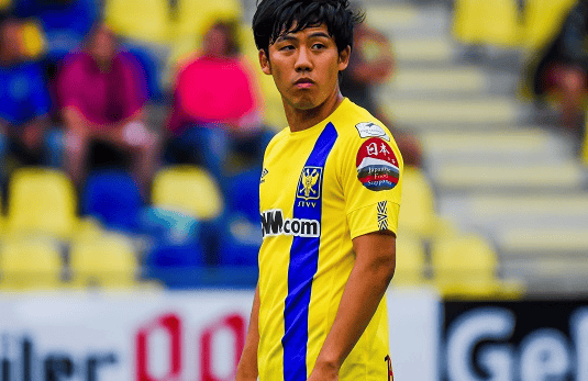 包含日本足球联赛的新晋球星崭露头角的词条