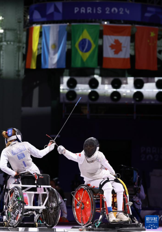 英国代表团在击剑比赛中展现实力