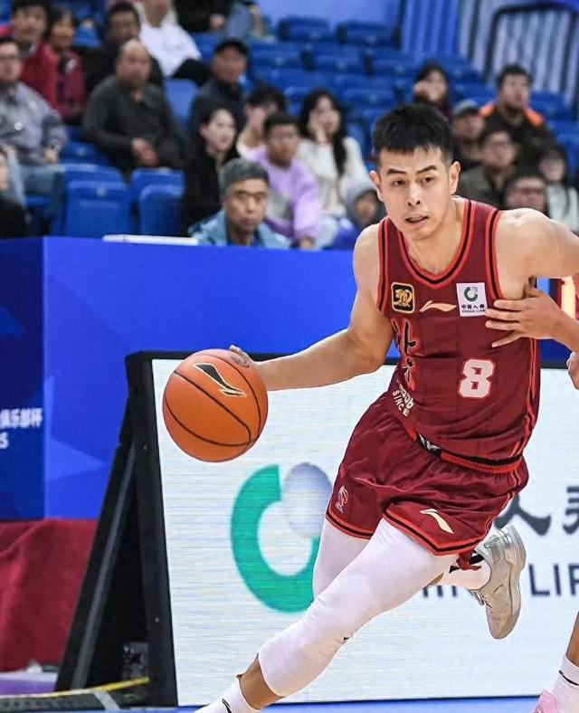 北京首钢队力压对手，赢得胜利