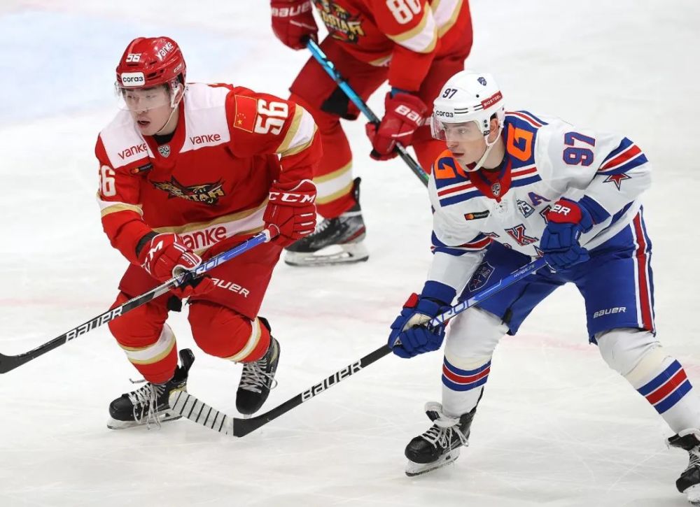 俄罗斯冰球队顽强作战终夺银牌的简单介绍 俄罗斯冰球队顽强作战终夺银牌的简单介绍