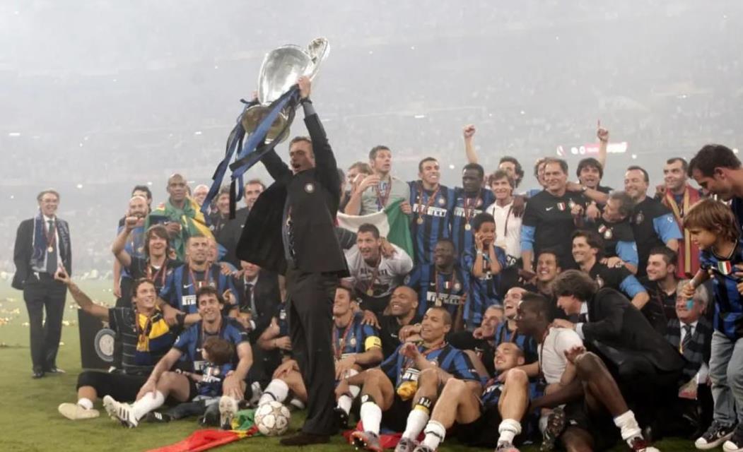 多梅叙球员庆祝进球，助球队取胜的简单介绍