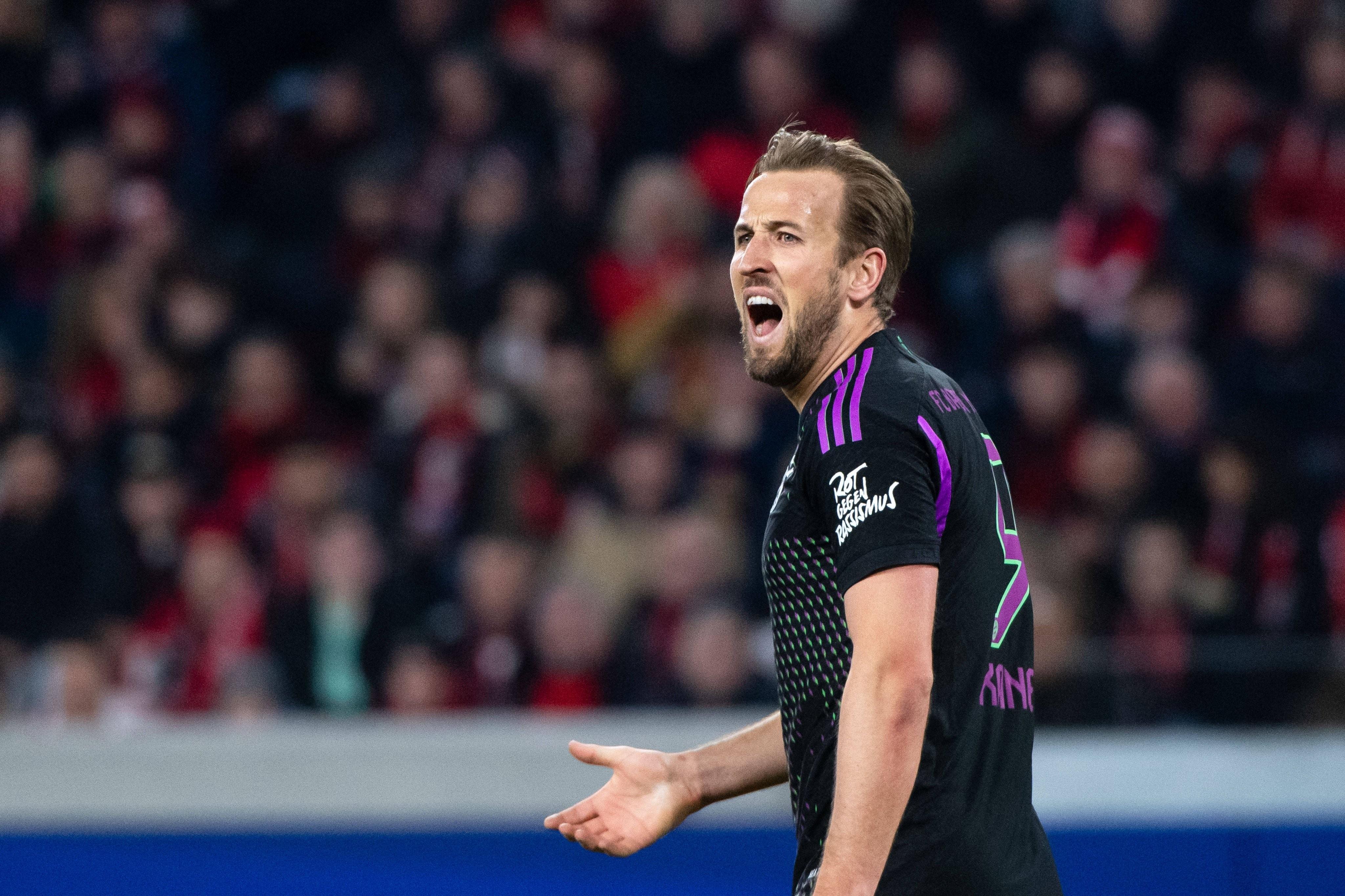 拜仁慕尼黑边锋频频突破,对手防线不堪一击 拜仁慕尼黑边锋频频突破,对手防线不堪一击