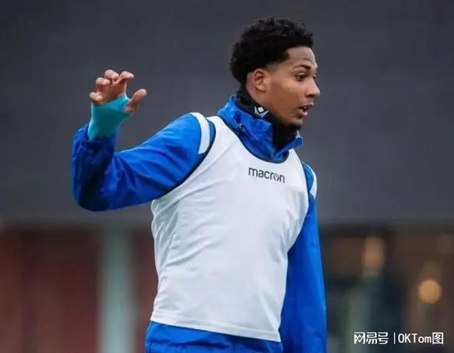 阿尔勒队在精彩比赛中取得惊人胜利 阿尔勒队在精彩比赛中取得惊人胜利