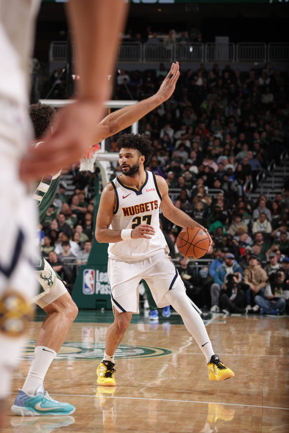 关于雄鹿客场力克黄蜂，取得重要胜利的信息