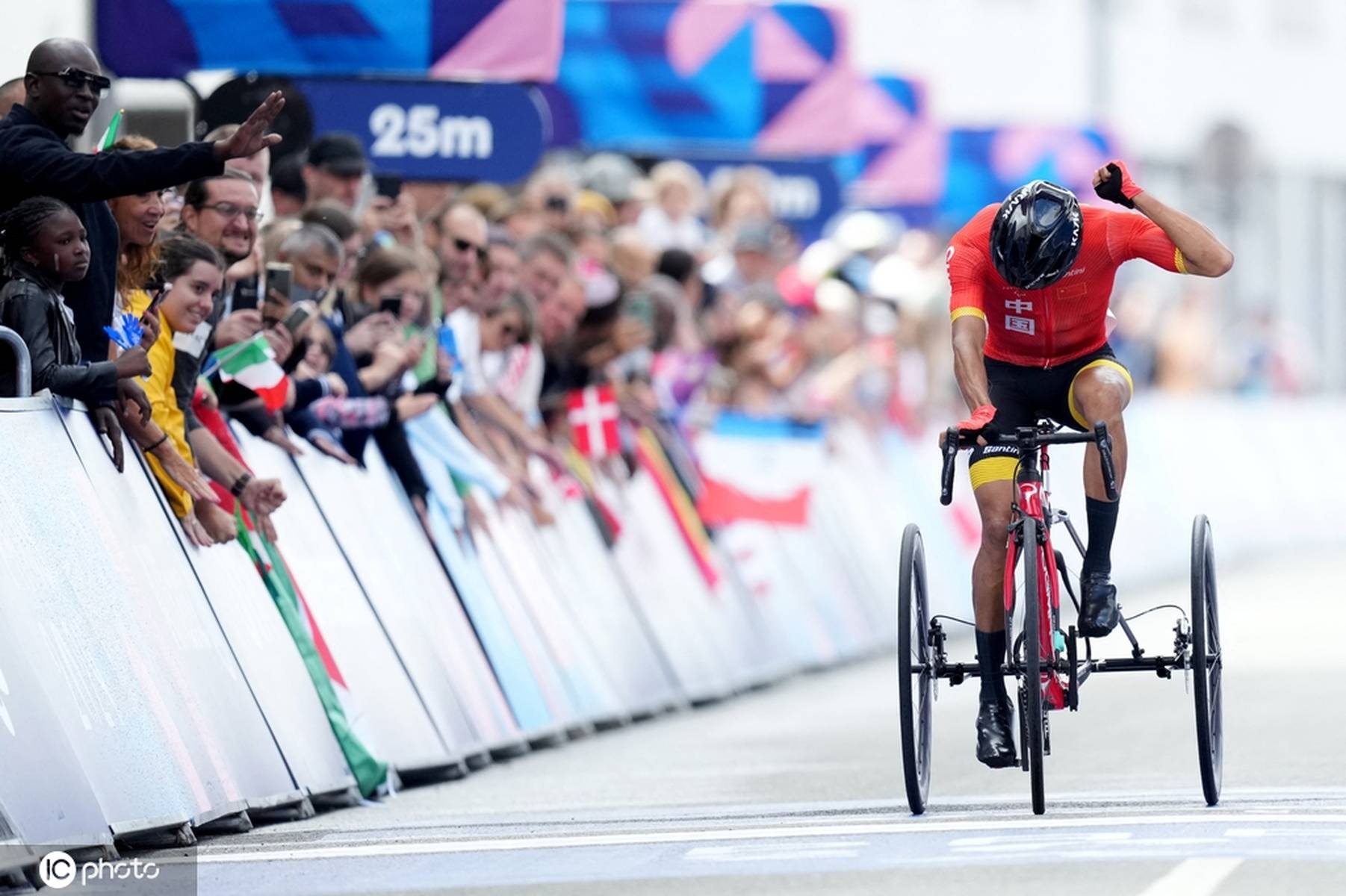 荷兰自行车选手速度惊人,连续夺金的简单介绍 荷兰自行车选手速度惊人,连续夺金的简单介绍