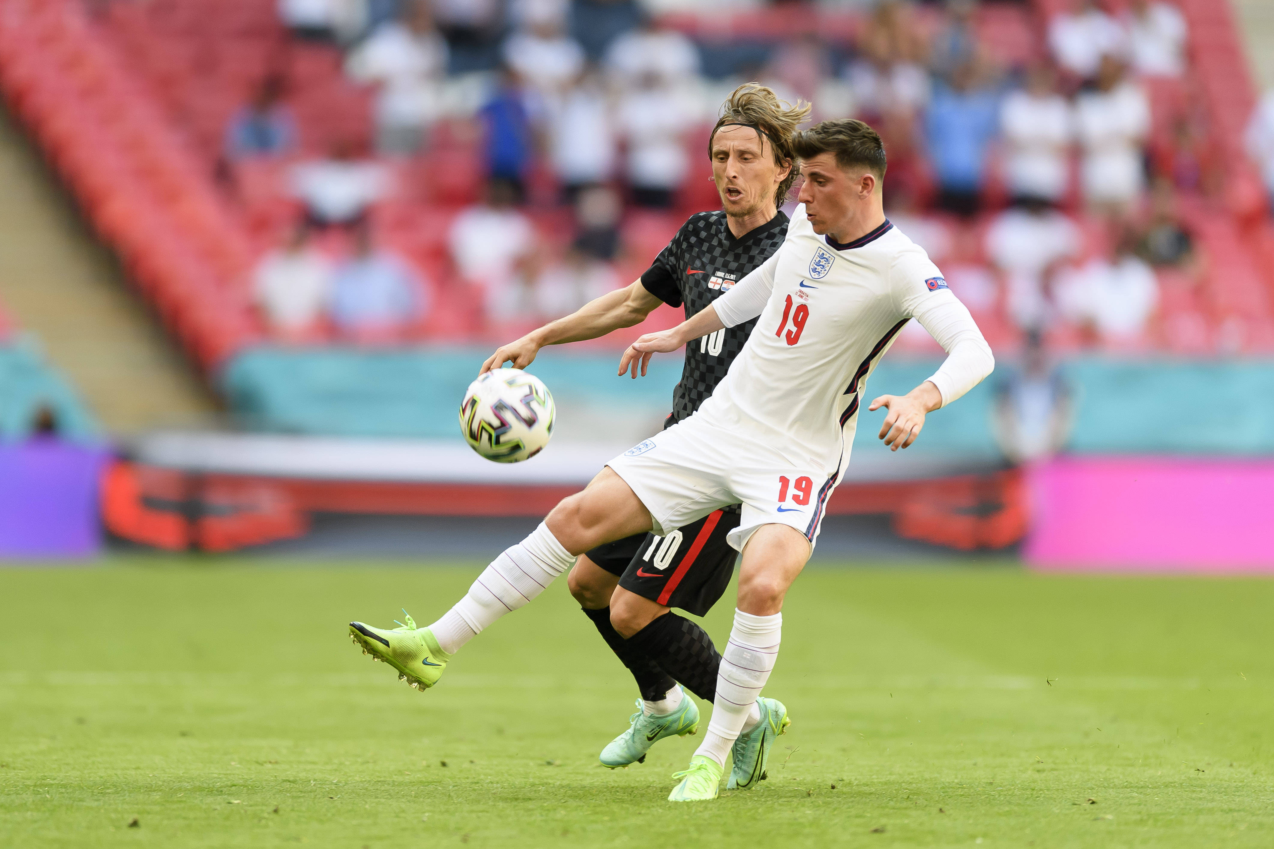 斯洛伐克迎战意大利,双方争相展现出色足球风采 斯洛伐克迎战意大利,双方争相展现出色足球风采