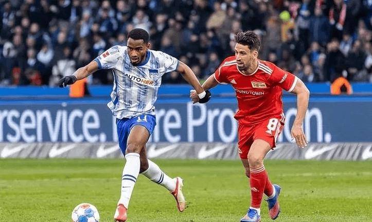 包含柏林赫塔主场失利，陷入保级泥沼的词条