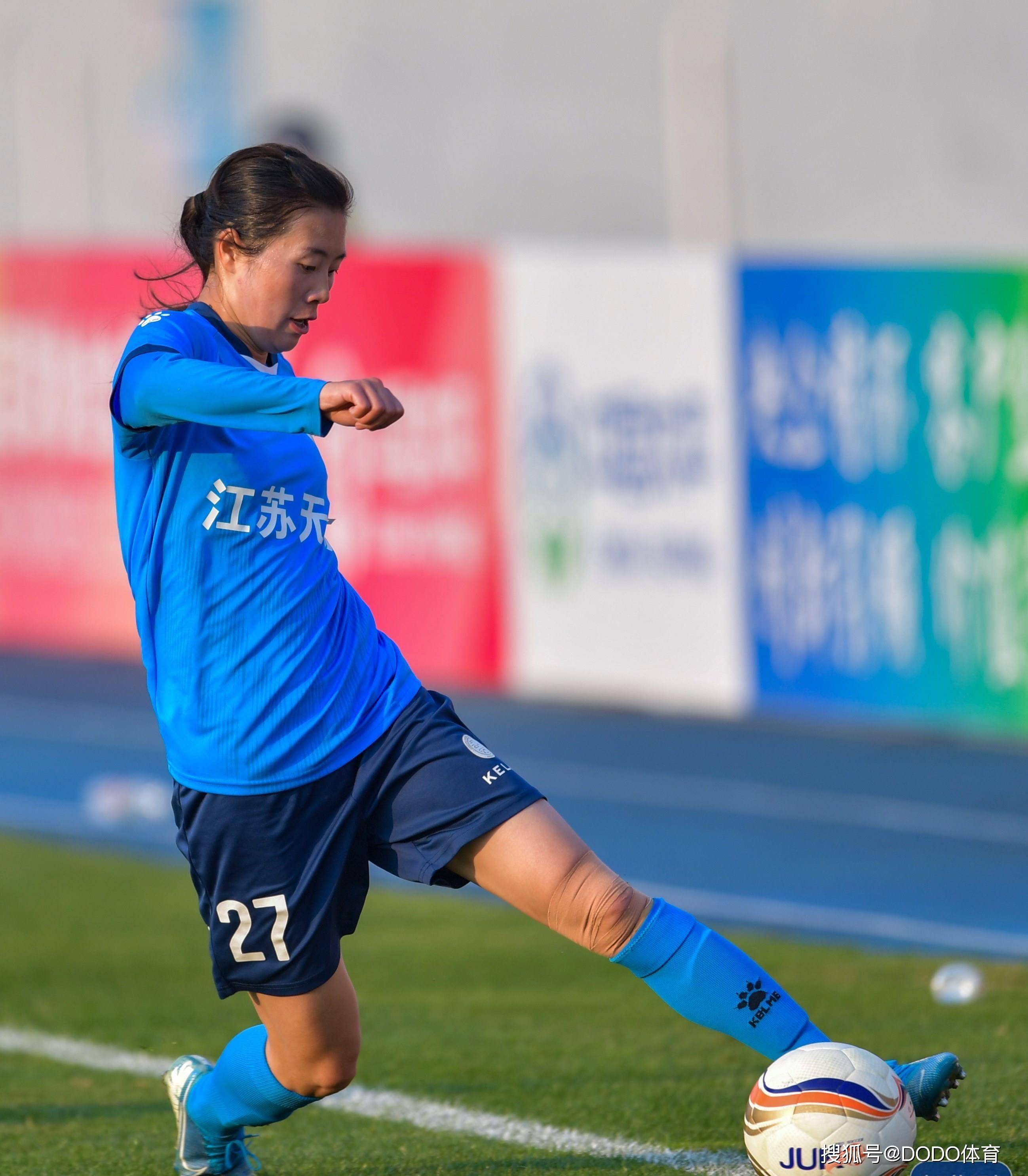 中国女足球员接受最新康复训练,备战重要比赛 中国女足球员接受最新康复训练,备战重要比赛