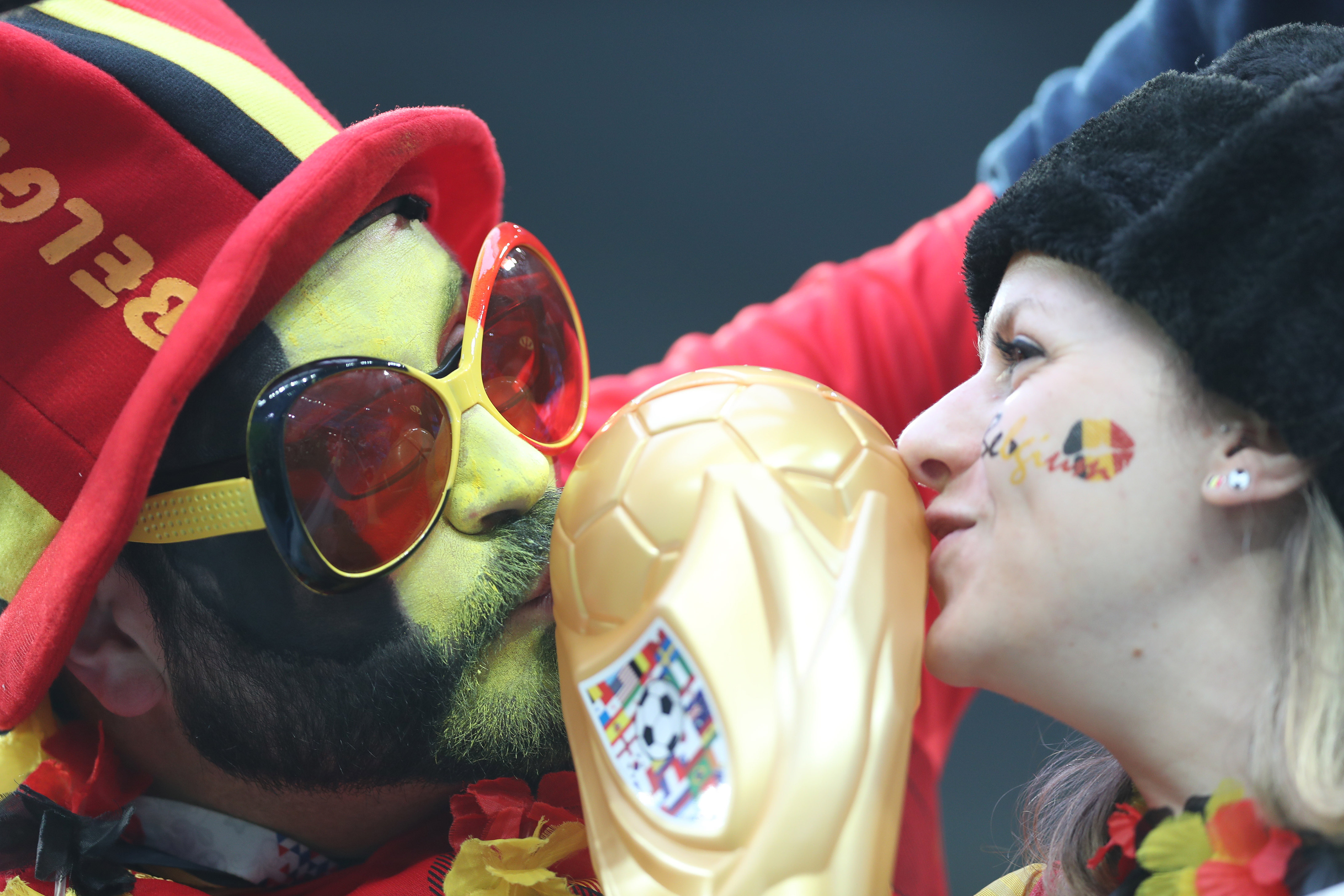 足球嘉年华:女球员们展现激烈竞争力 足球嘉年华:女球员们展现激烈竞争力