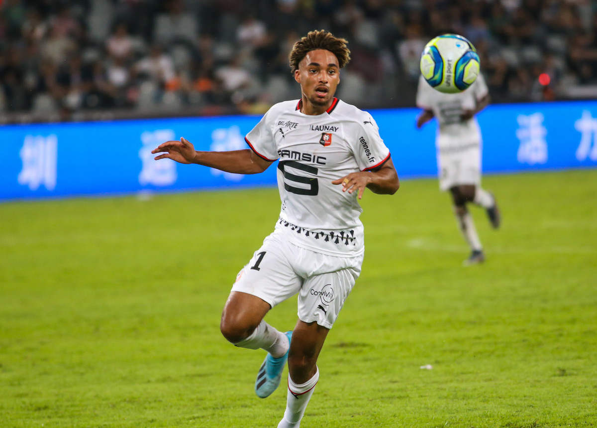 亚眠队苦战不胜，法甲形势严峻