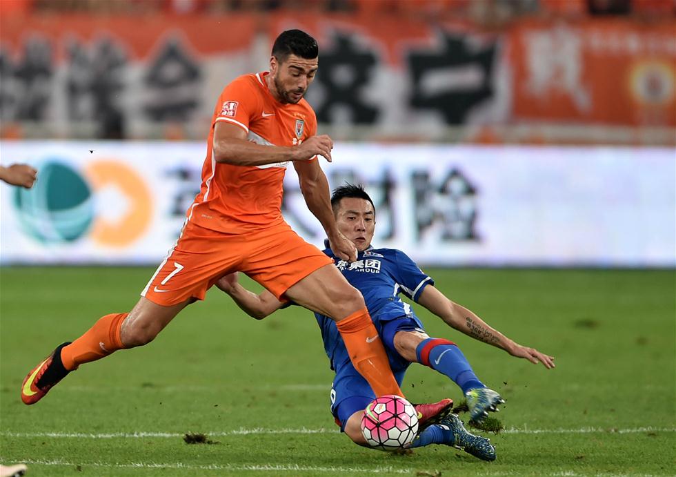 包含山东鲁能大胜强敌，领跑榜单的词条