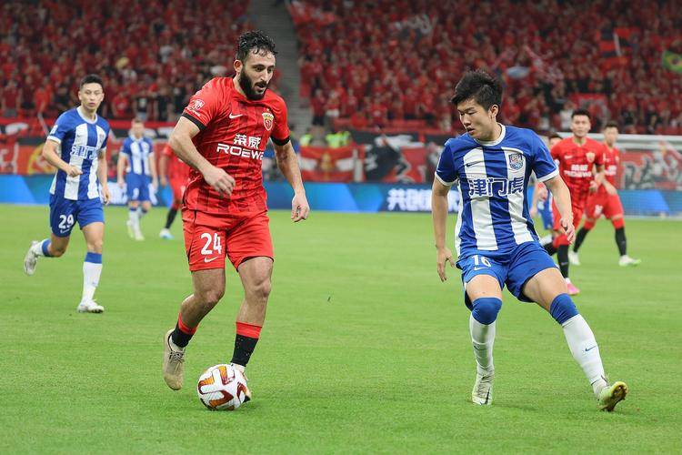 联赛中球队展现出色实力,获得关键胜利 联赛中球队展现出色实力,获得关键胜利