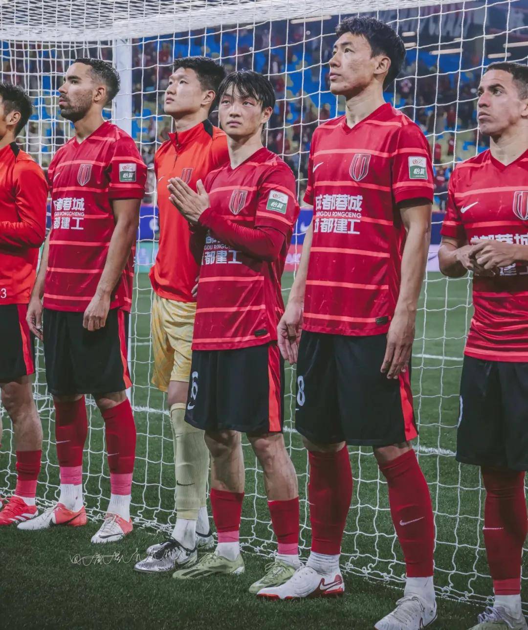 联赛中球队展现出色实力,获得关键胜利 联赛中球队展现出色实力,获得关键胜利