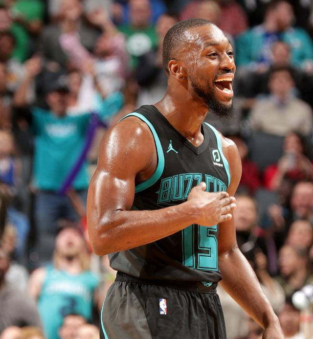 关于黄蜂后卫沃克连续10场30+，成最佳助攻手的信息