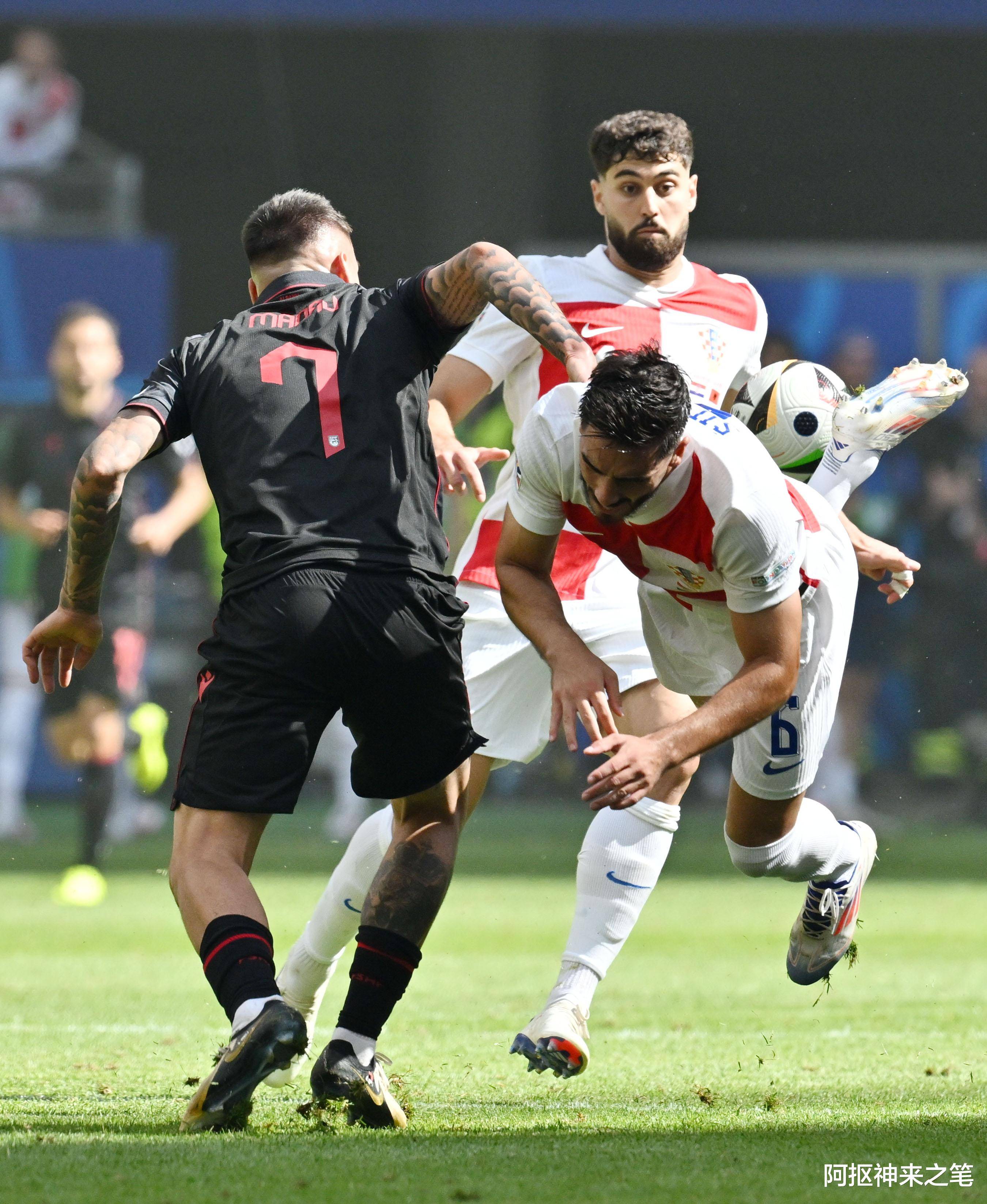 阿尔巴尼亚队准备迎战挑战,弈波望洋 阿尔巴尼亚队准备迎战挑战,弈波望洋